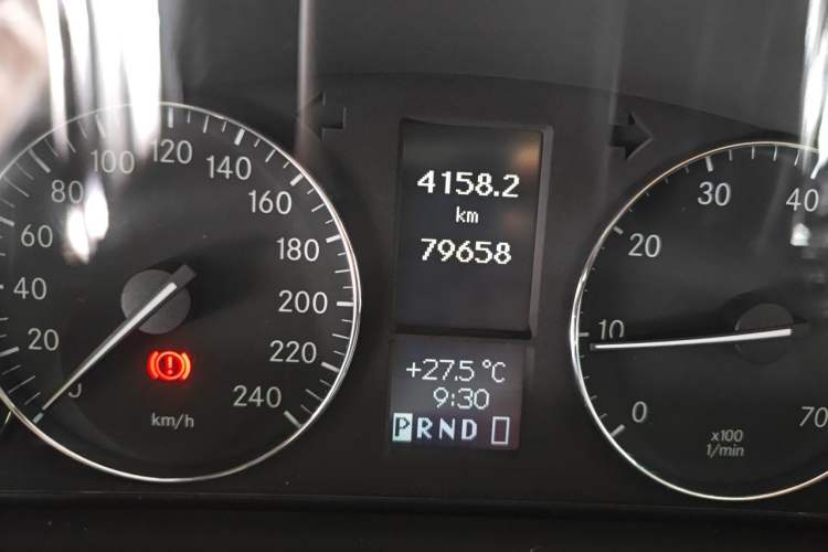 Used Mercedes-Benz G-Class 2010 G 500 Odometer Close Up