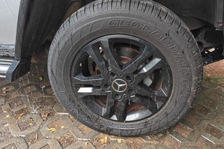 Used Mercedes-Benz G-Class 2010 G 500 Right Front Wheel Hub