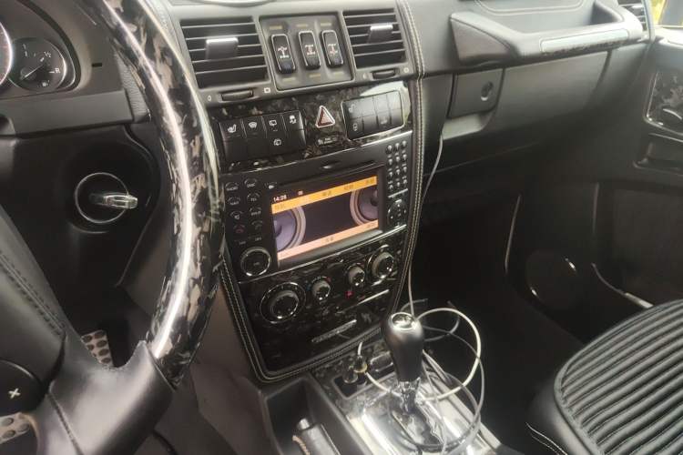 Used Mercedes-Benz G-Class 2010 G 500 Audio And AC Panel