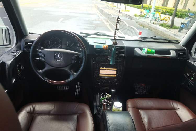 Used Mercedes-Benz G-Class 2010 G 500 Center Console