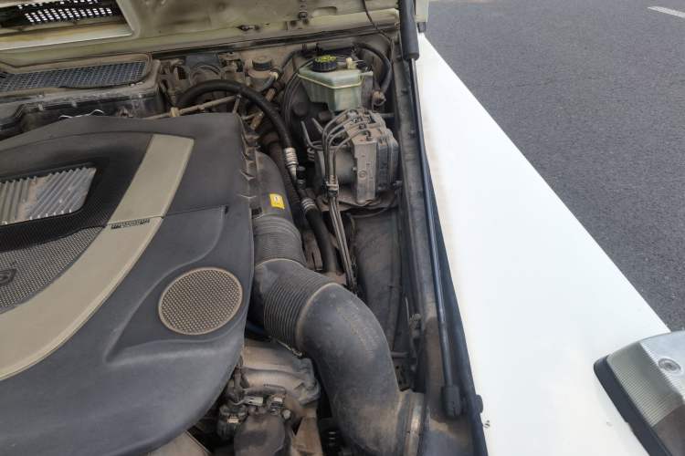 Used Mercedes-Benz G-Class 2010 G 500 Engine Bay Left