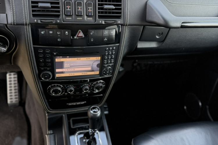 Used Mercedes-Benz G-Class 2010 G 500 Interior 1