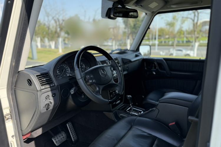 Used Mercedes-Benz G-Class 2010 G 500 Interior 2