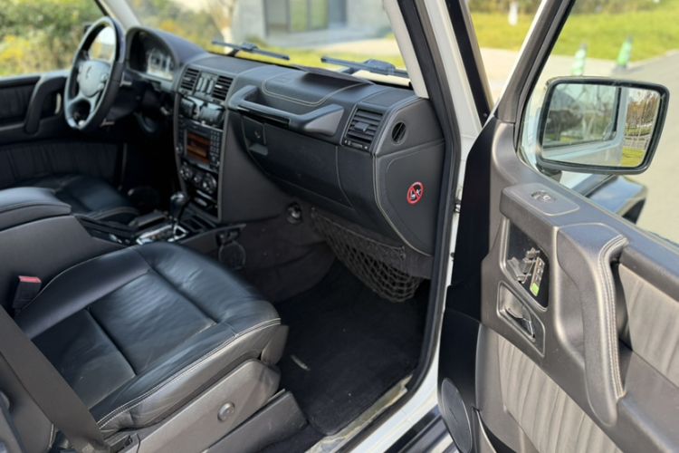 Used Mercedes-Benz G-Class 2010 G 500 Interior 3