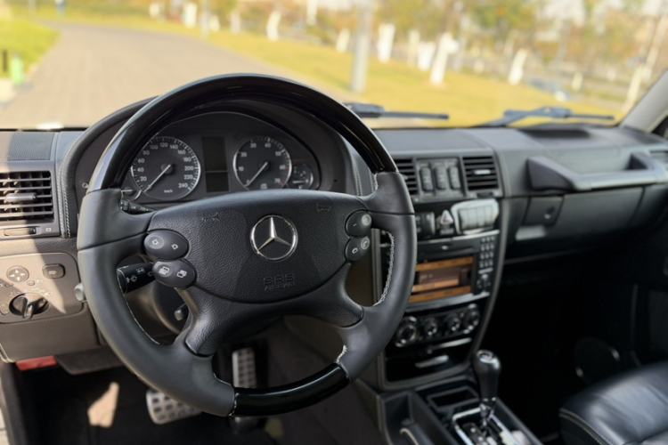 Used Mercedes-Benz G-Class 2010 G 500 Interior 5