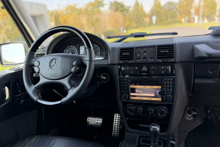 Used Mercedes-Benz G-Class 2010 G 500 Interior 6