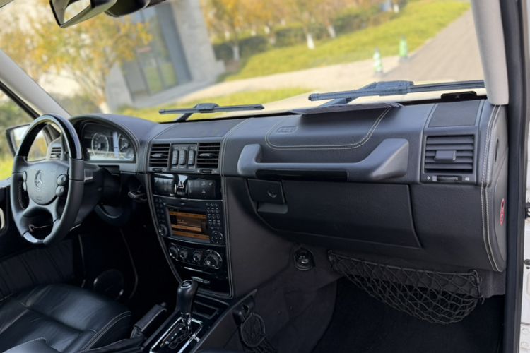 Used Mercedes-Benz G-Class 2010 G 500 Interior 8
