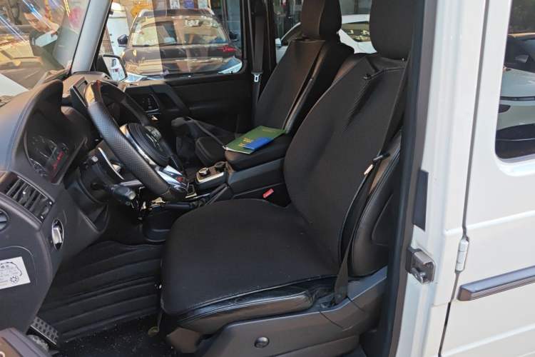 Used Mercedes-Benz G-Class 2010 G 500 Left Front Seat
