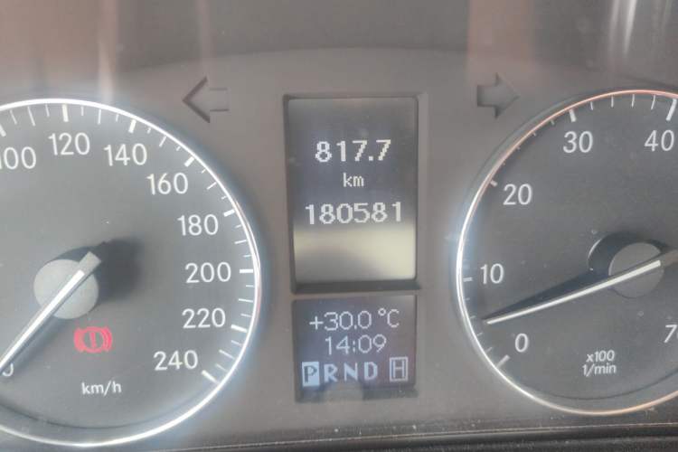 Used Mercedes-Benz G-Class 2010 G 500 Odometer Close Up