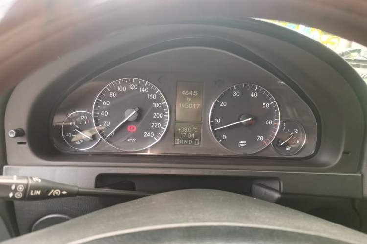 Used Mercedes-Benz G-Class 2010 G 500 Odometer Close Up