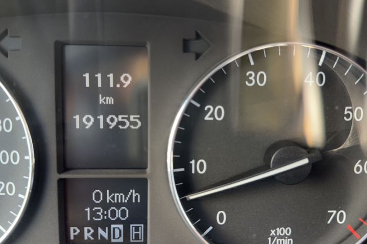 Used Mercedes-Benz G-Class 2010 G 500 Odometer Close Up