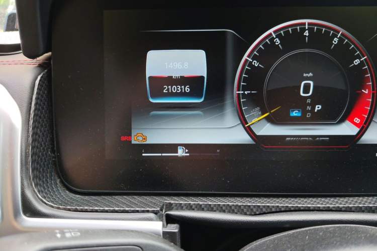 Used Mercedes-Benz G-Class 2010 G 500 Odometer Close Up