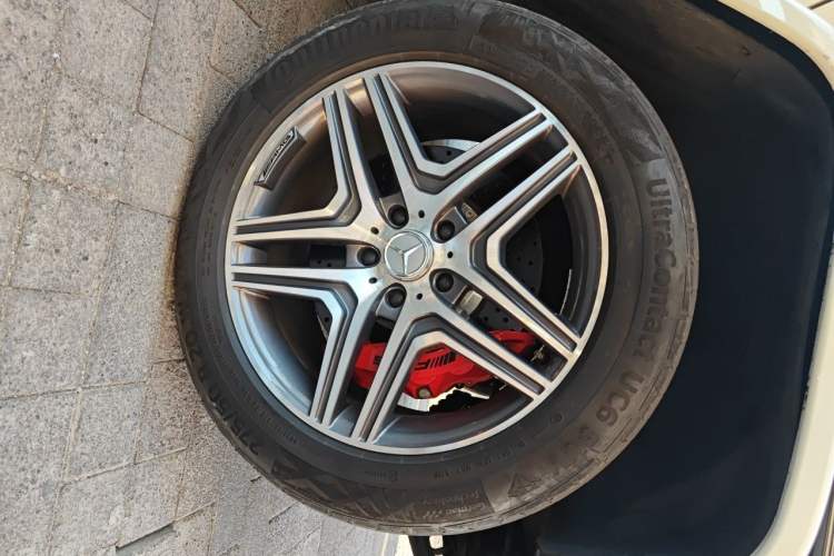 Used Mercedes-Benz G-Class 2010 G 500 Right Front Wheel Hub