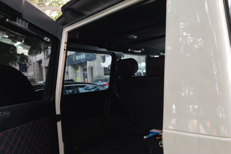Used Mercedes-Benz G-Class 2010 G 500 Trunk