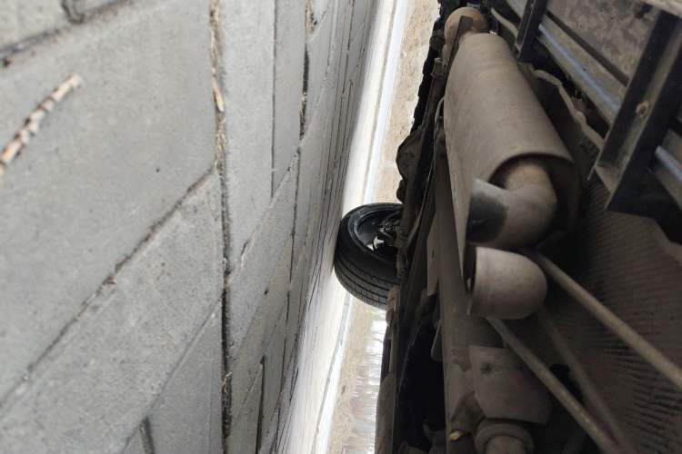 Used Mercedes-Benz G-Class 2013 G 500 Chassis Rear Left