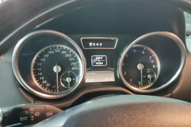 Used Mercedes-Benz G-Class 2013 G 500 Odometer Close Up