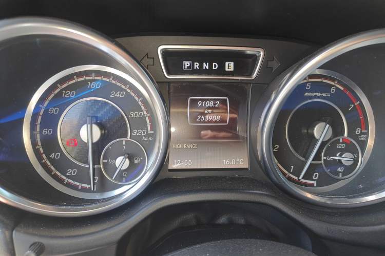 Used Mercedes-Benz G-Class 2013 G 500 Odometer Close Up