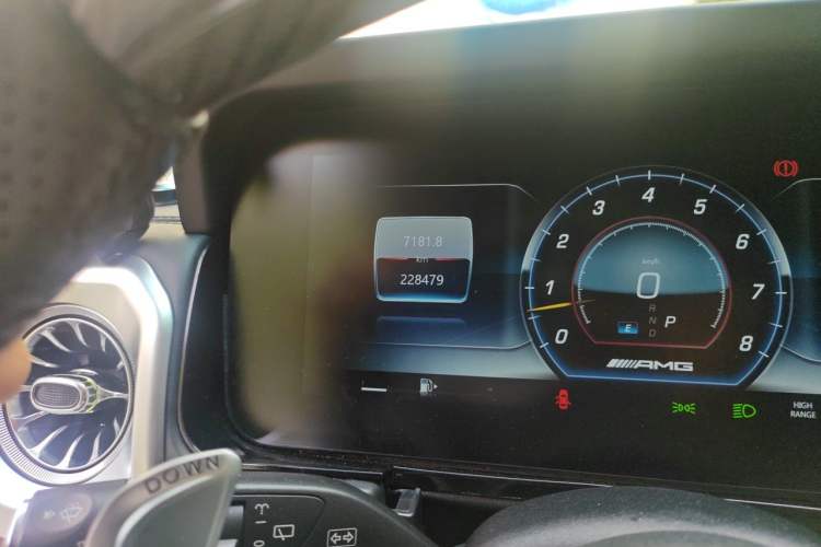 Used Mercedes-Benz G-Class 2013 G500 Odometer Close Up