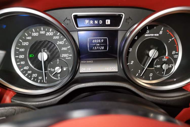 Used Mercedes-Benz G-Class 2013 G 500 Odometer Close Up