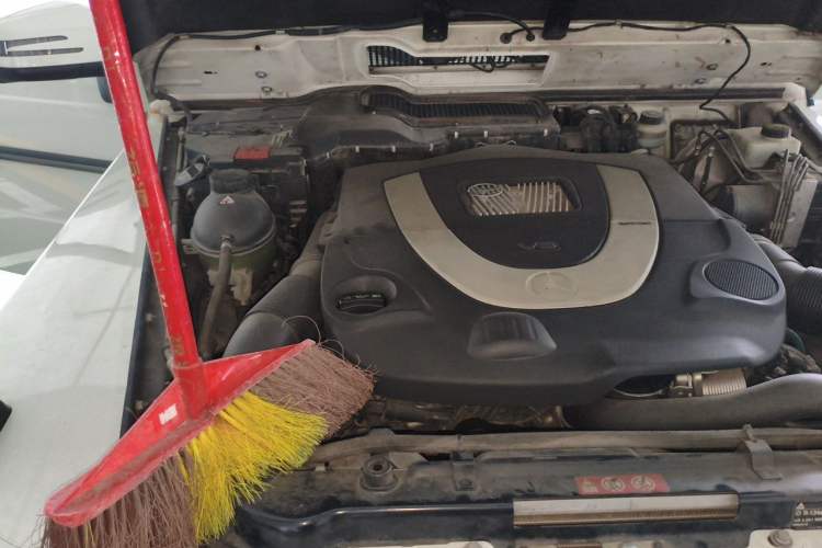 Used Mercedes-Benz G-Class 2013 G 500 Engine Bay Right