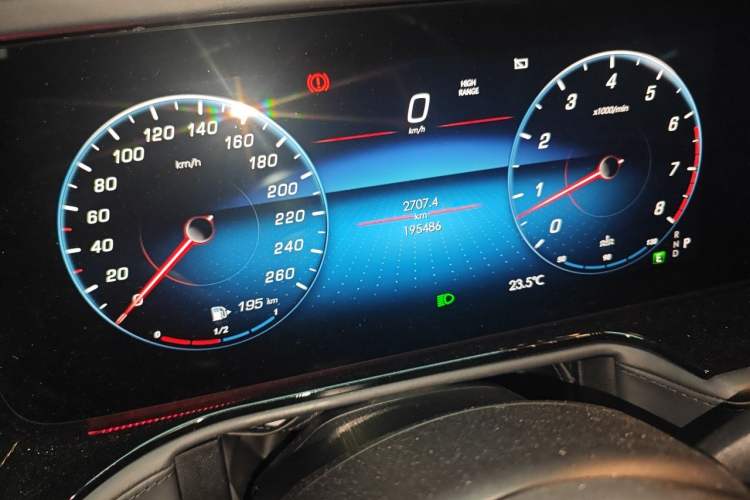 Used Mercedes-Benz G-Class 2013 G 500 Odometer Close Up