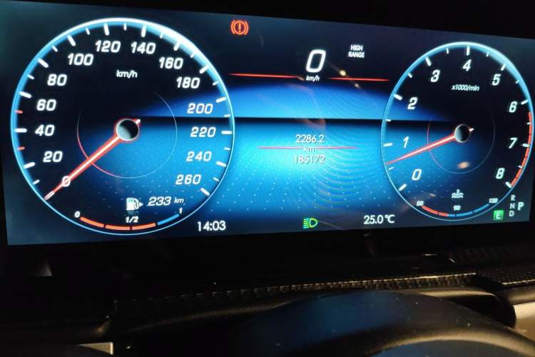 Used Mercedes-Benz G-Class 2013 G 500 Odometer Close Up