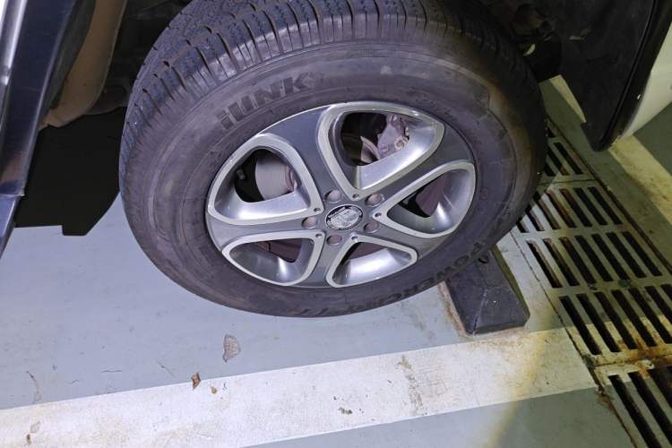 Used Mercedes-Benz G-Class 2013 G 500 Right Front Wheel Hub