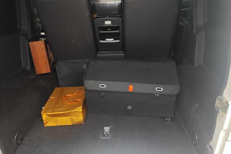 Used Mercedes-Benz G-Class 2013 G 500 Trunk