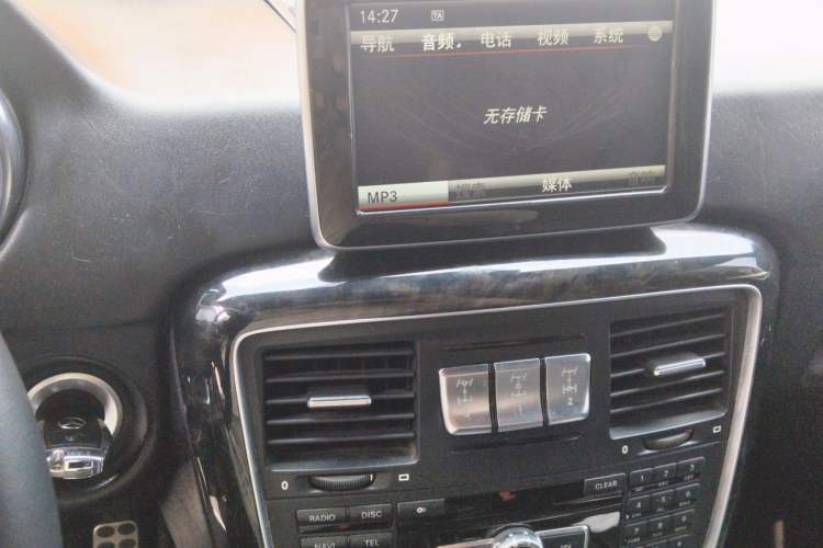 Used Mercedes-Benz G-Class  Audio And AC Panel