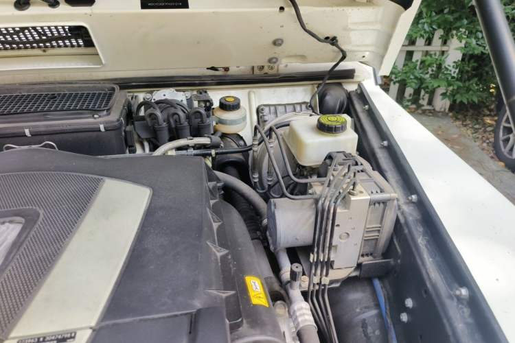 Used Mercedes-Benz G-Class 2015 G 500 Reinforced Edition Engine Bay Left