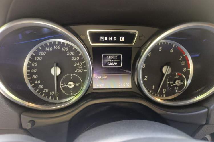 Used Mercedes-Benz G-Class 2015 G 500 Reinforced Edition Odometer Close Up