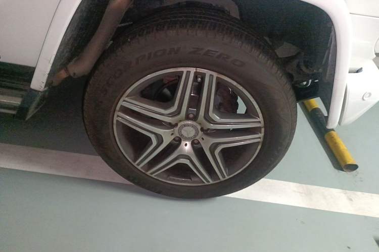Used Mercedes-Benz G-Class  Right Front Wheel Hub