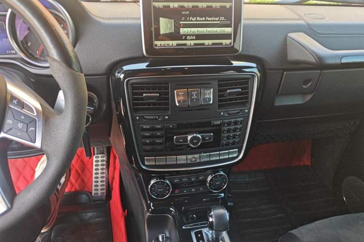 Used Mercedes-Benz G-Class  Audio And AC Panel