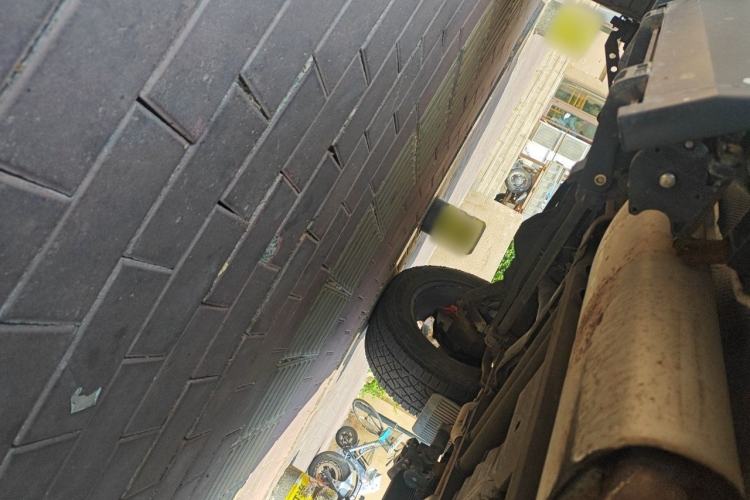 Used Mercedes-Benz G-Class  Chassis Rear Left