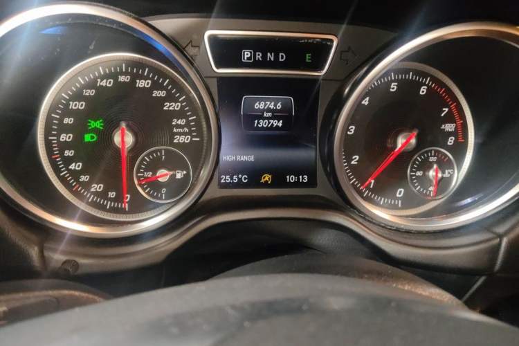 Used Mercedes-Benz G-Class 2016 G 500 Odometer Close Up