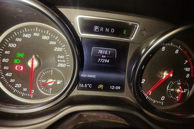 Used Mercedes-Benz G-Class 2016 G 500 Odometer Close Up
