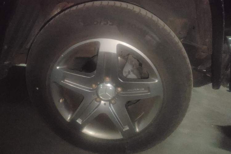 Used Mercedes-Benz G-Class  Right Front Wheel Hub