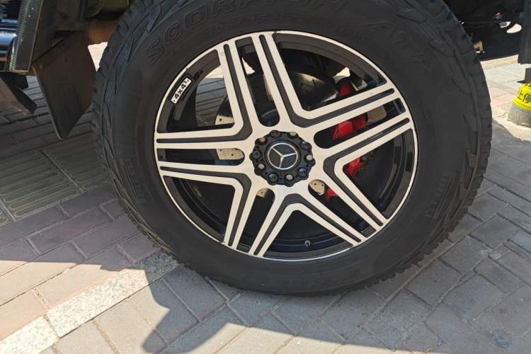 Used Mercedes-Benz G-Class  Right Front Wheel Hub