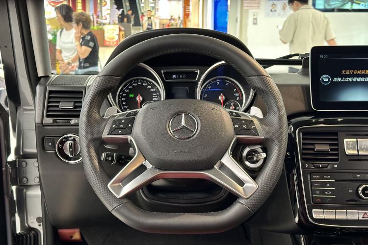 Used Mercedes-Benz G-Class 2016 G 500 Interior 10