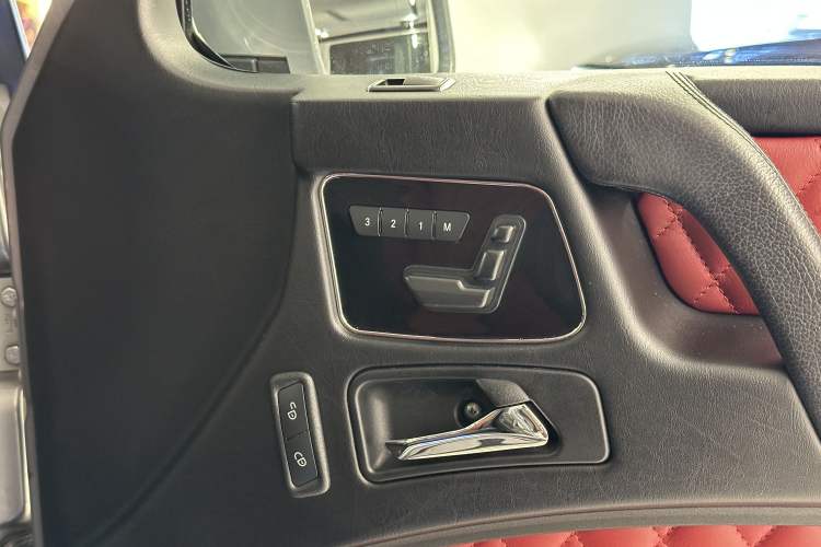 Used Mercedes-Benz G-Class 2016 G 500 Interior 11