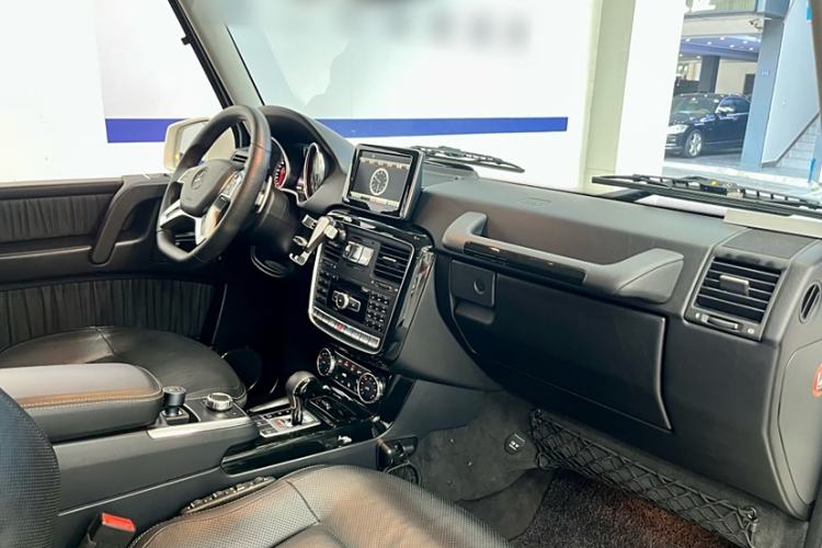 Used Mercedes-Benz G-Class 2016 G 500 Interior 6