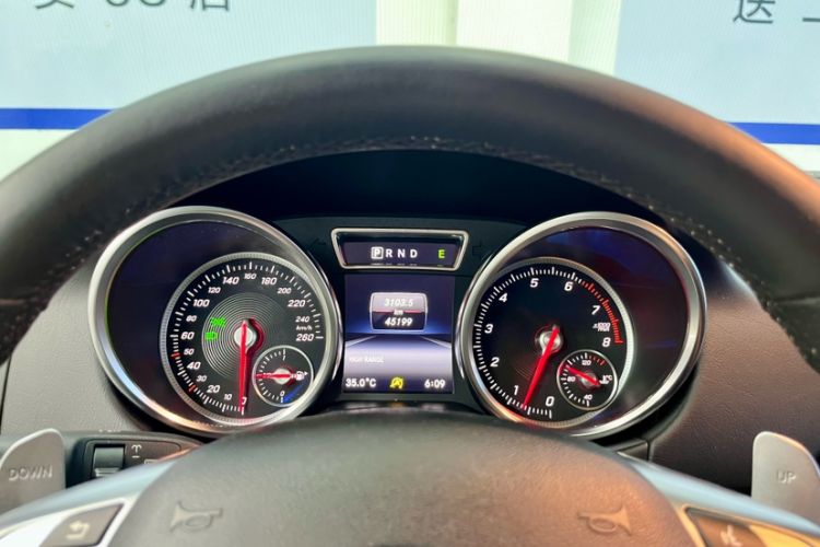 Used Mercedes-Benz G-Class 2016 G 500 Odometer Close Up