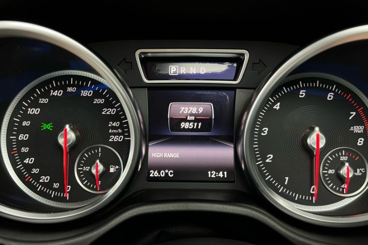 Used Mercedes-Benz G-Class 2016 G 500 Odometer Close Up