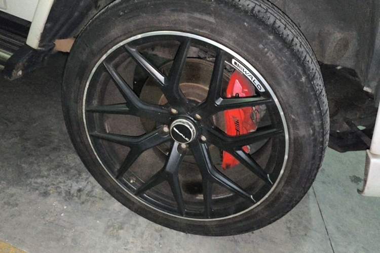 Used Mercedes-Benz G-Class 2016 G 500 Right Front Wheel Hub