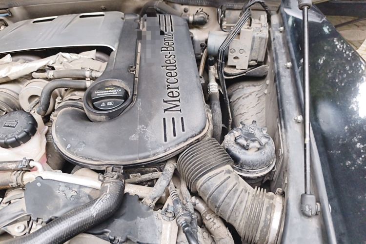 Used Mercedes-Benz G-Class  Engine Bay Left