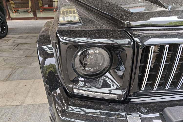 Used Mercedes-Benz G-Class 2017 G 500 Exterior 6