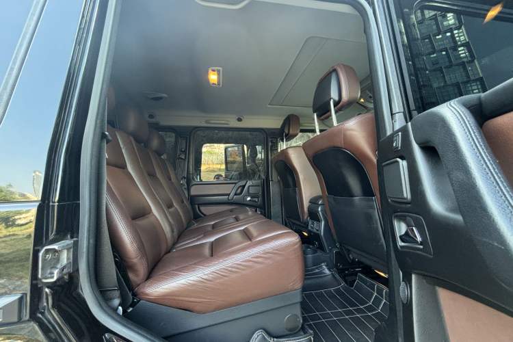 Used Mercedes-Benz G-Class 2017 G 350 d Interior 10