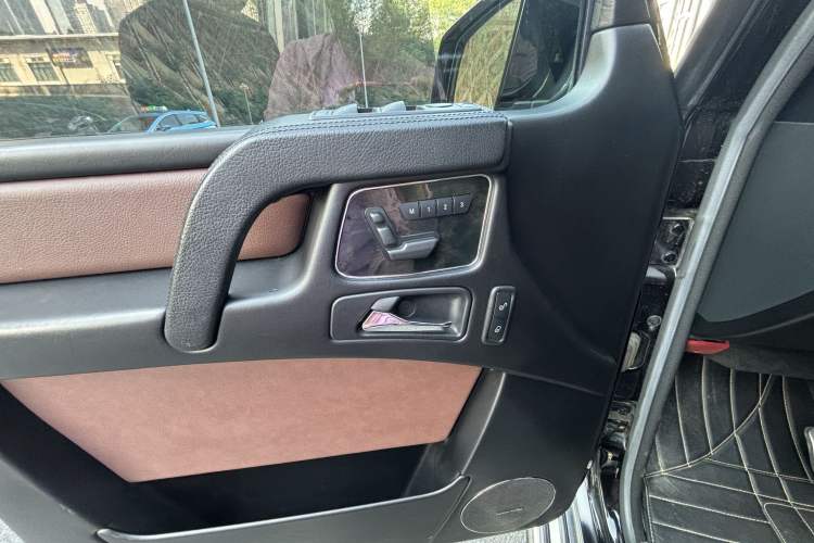 Used Mercedes-Benz G-Class 2017 G 350 d Interior 13