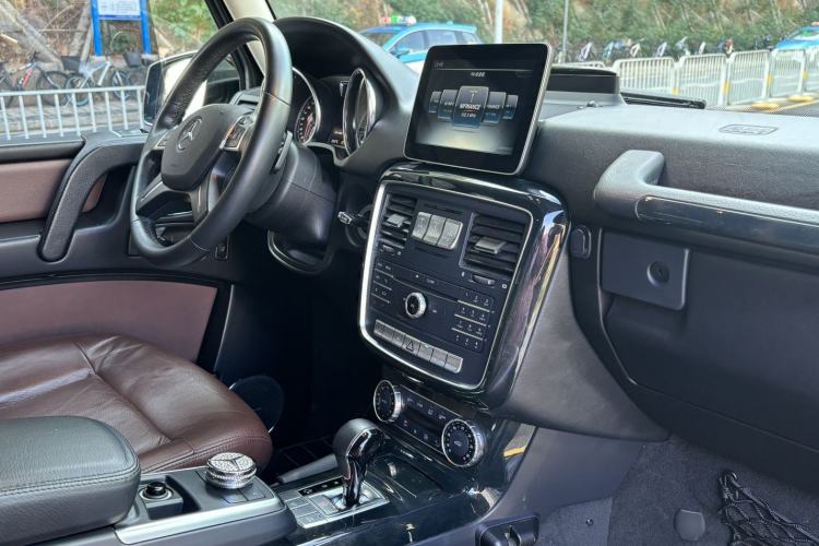 Used Mercedes-Benz G-Class 2017 G 350 d Interior 4