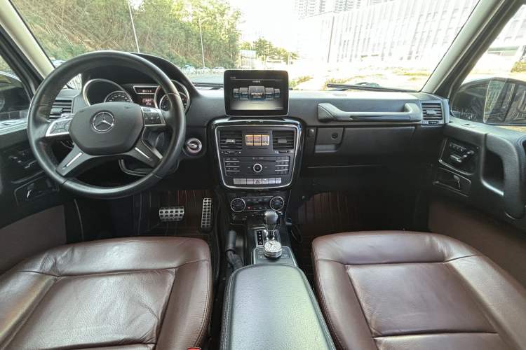 Used Mercedes-Benz G-Class 2017 G 350 d Interior 5